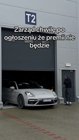 🔥Oglądaj do końca 🔥 Zarząd: „W tym roku musimy ciąć koszty…” Także zarząd 5 minut później: wyjazd kolumny służbowych fur jak w „Szybkich i Wściekłych: wersja korpo” 😎💸 Kryzys kryzysem, ale styl musi być! #firma #zarząd #magazyn #humor #praca    