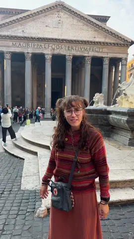@League of Legends can you believe they named this building after a league of legends champion?!  #rome #ancientrome #romanempire #leagueoflegends #legendsneverdie   