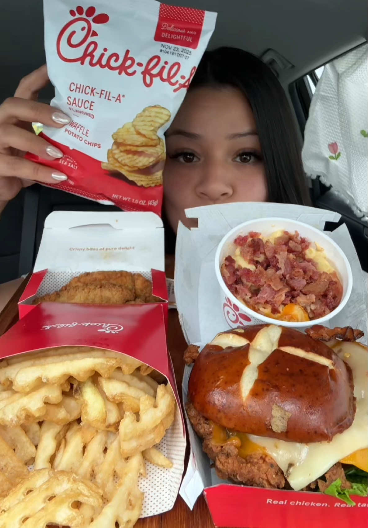 @Chick-fil-A asmr! ❤️ nothing beats a good ol’ spicy chicken sandwich on a pretzel bun🙈🥨🥰 #chickfila #asmr #mukbang #eating #FoodTok #food #Foodie #foodtiktok #spicy 