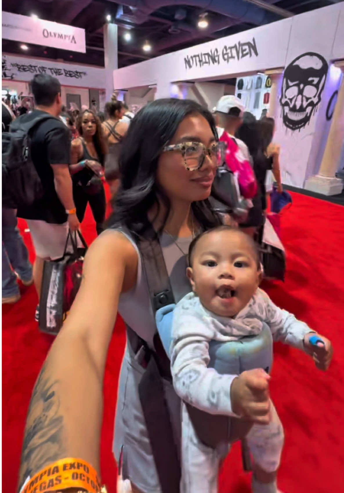 Watch till the end to see all the samples I got 👀 Brought my wife & kids to the Olympia (& to get free samples 😅). Tickets were $60 each, kids were free — worth every penny 💪🏽 I always leave inspired and ready to train harder every time I go. It’s dope meeting business owners, seeing all the big-name influencers walking around, and just being in that energy @Danica Rose Muong 🙌 #MrOlympia #fitfam #dadlife #bodybuildingexpo #motivation 