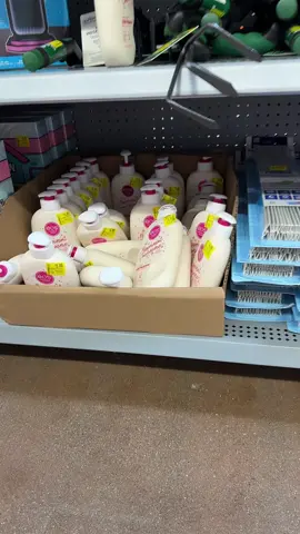 All my Walmart has left of the holiday collection!! What’s in my cart is for Christmas gifts 😂💓 #walmartfinds #eoslotion #obsessed @eos Products 