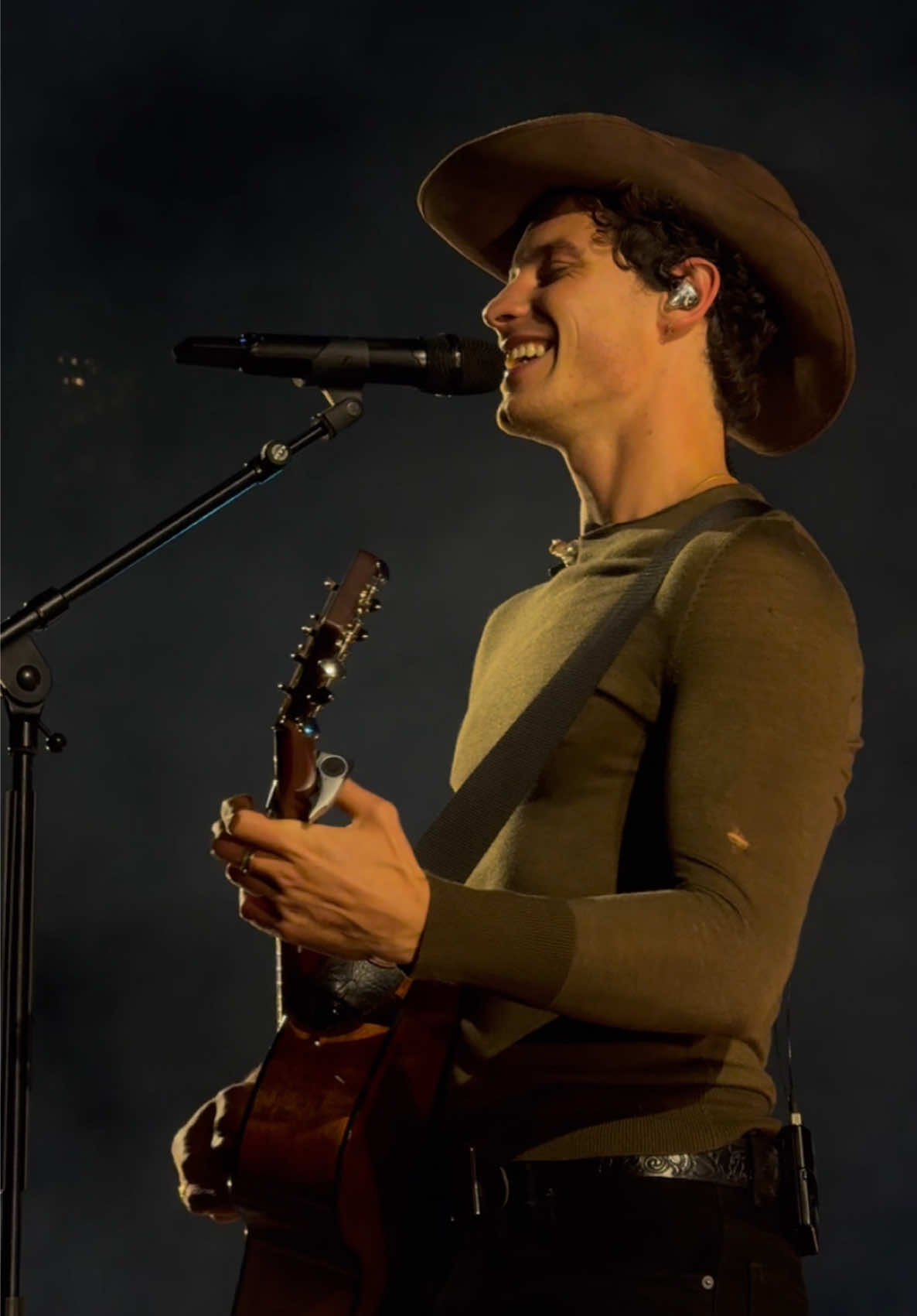 #NeverBeAlone last night in the Bay Area 💙 #OnTheRoadAgainSanFran #ShawnOnTheRoadAgain #ShawnMendes @Shawn Mendes 