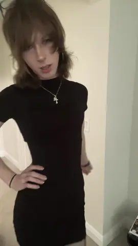 i dont know how to do real dances ._. #fyp #06 #crossdreser #femboy #fashion 