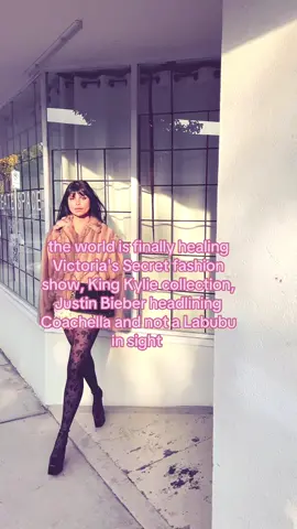 2016 is so back baby 🪽 #victoriassecretfashionshow #kingkylie #coachella #2016vibes  #tumblrgirl 