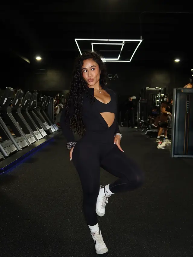 @Women‘s Best new EMPHASIZE collection is now live, these pieces bring out all of your best assets - code ‘AALIYAH’ to save ✨ #gymootd 