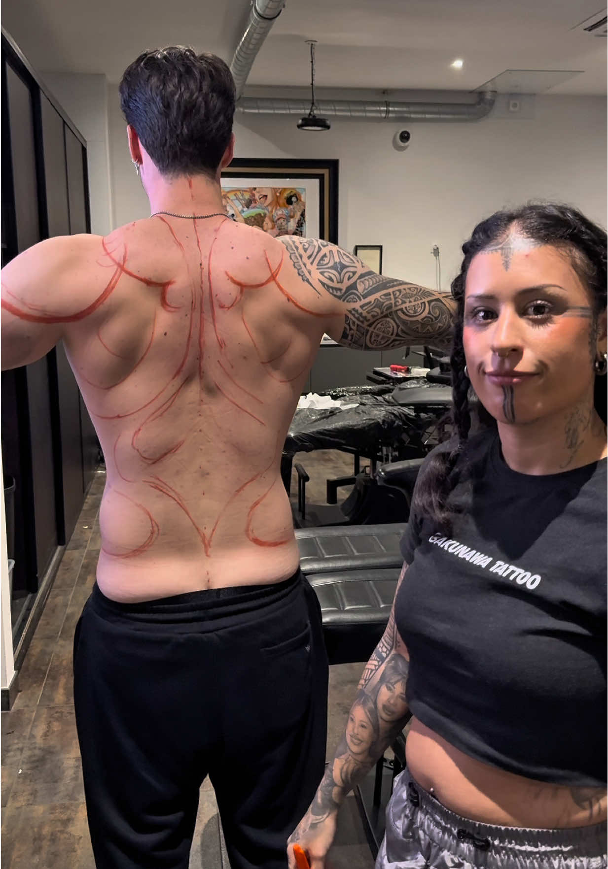 Il a trop bien cicatrisé 😍 ! Il me demande de faire son dos entier à la fin de la séance, je suis trop contente ça va être incroyable 😍😍✨✨ #tatouage #wow #letsgo #tattoo 