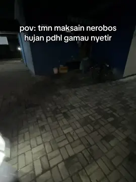 ujan numpang lewat apaan😭