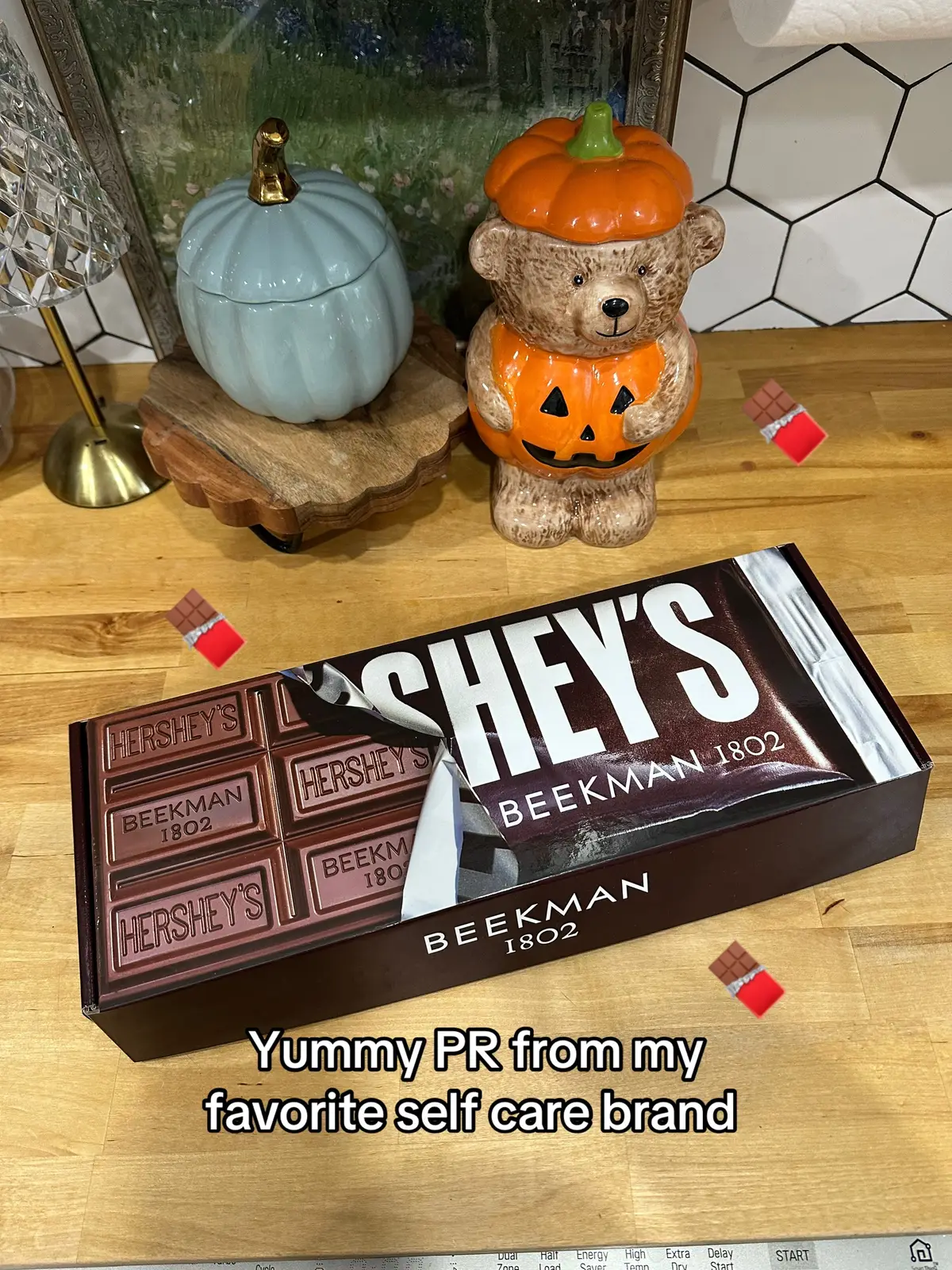 @Beekman 1802 does it again with another fabulous collection with @Hershey’s the perfect shower routine for you ✌️❤️ Code: budgetgirlife20 (20% off their site) #kindnesskrew #hersheysxbeekman1802 #grwmshower #showerroutine #prunboxing 