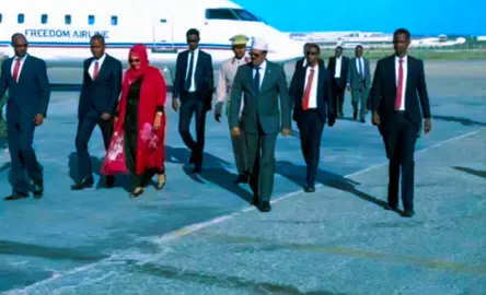 Madaxweyne Maxamed Cabdullaahi Farmaajo ma ahayn hogaamiye barakiciya dadkiisa maatada ah, mana ahayn mid ku takri-fala hantida qaranka. Farmaajo ma ahayn hogaamiye lunsada xoolaha ummadda Soomaaliyeed, mana lagu tuhmin musuqmaasuq, qabyaalad, eex, ama nin-jecleysi toona. Mudadii uu dalka hogaaminayay, laguma eedeyn xatooyo hanti dadweyne, boob dhul danta guud ah, ama xadgudub lagu sameeyo shacabka. Wuxuu ahaa hogaamiye Alle ka cabsi badan, oo si hufan u xafiday wixii ummadda lahayd ee lagu aaminay, isagoo fahamsanaa in masuuliyaddu tahay ammaano qaran. Haddii aad tahay muwaadin jecel in la badbaadiyo hantida ummadda, la joojiyo barakicinta shacabka, lana soo celiyo sharafta, karaamada iyo qaranimada Soomaaliya, taageer Madaxweyne Mohamed Abdullahi Farmaajo – hogaamiyihii runta ah ee dalkiisa jecel.