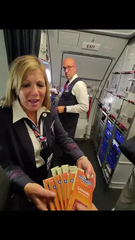 Goodies for the American Airlines flight crew that took me to Chicago today 🍫💵 @American Airlines #inspiring #travel ##fyp #millionairemindset 