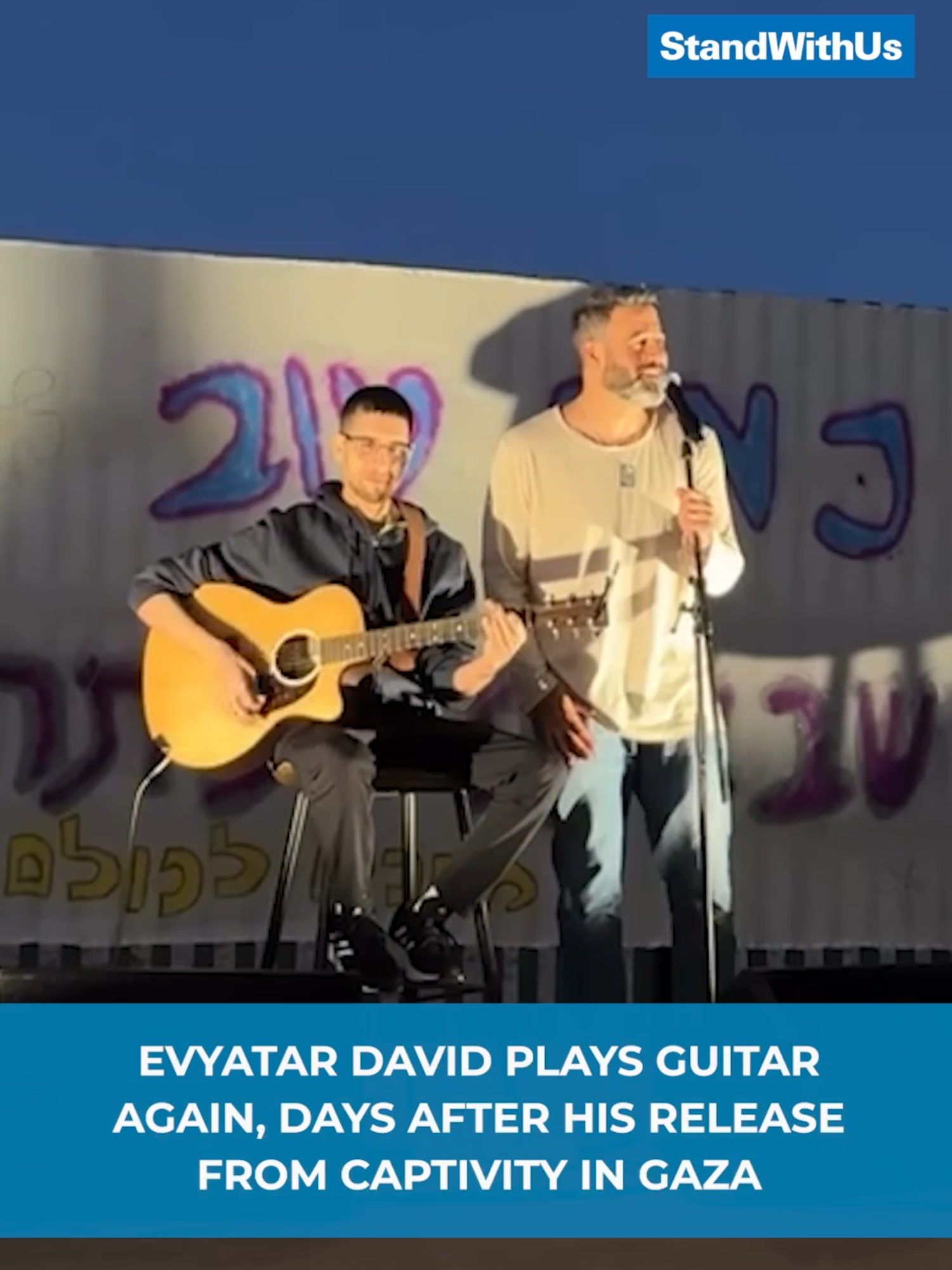 Heartwarming moments: After being kidnapped on October 7, 2023, and surviving more than 2 years in H*mas captivity in Gaza, Evyatar David is back in Israel and can finally play the guitar again. 🎸❤️