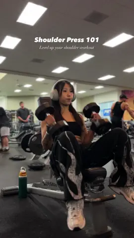 One of the common mistakes I see often! I still need to pay attention to the depth especially when I'm going up with weights😅 Aaaaalways form > weights y'all‼️ #gym #Fitness #workout #explore #fyp 