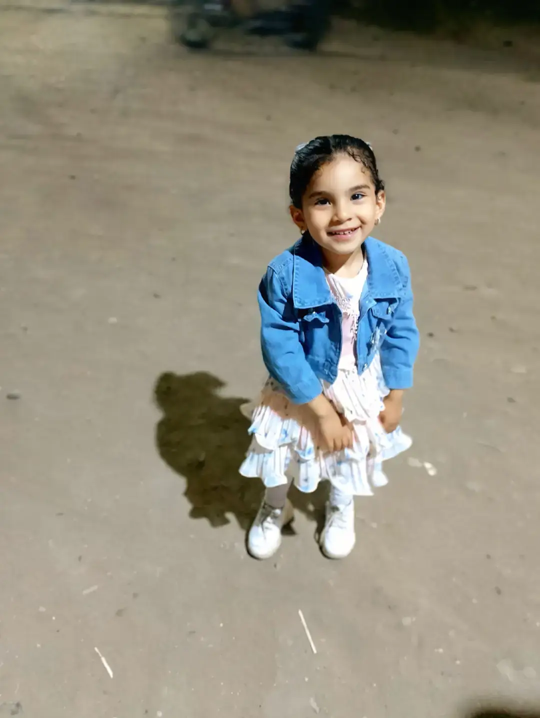 #بنتي ♥️  ستكوني كتفي الثابت حين يميل رأسي ، ♥️  وذخيرتي لِوقت عجزي وقلة حيلتي 😍