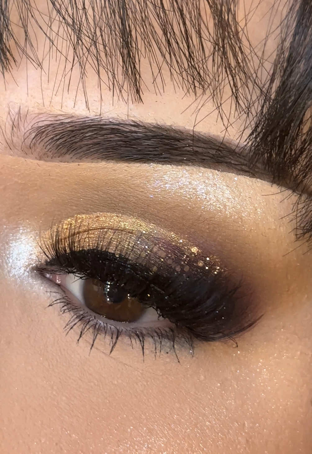 Products mentioned 🍂✨- @Blend Bunny Cosmetics All Done up Palette, @Taj collab simply put highlighter quad ✨ @loréal paris usa bright reveal moisturizer ✨ @Glossier priming moisturizer ✨ @moiracosmetics complete wear foundation and mega concealer and marvelous baked blush in wedding cake (code: GABRIELAA15) ✨ @Benefit Cosmetics Hoola Bronzer (brows are kabrow shade 4.5) ✨ @Plouise USA Rumour eye base ✨ @maccosmetics cork ✨ @wetnwildbeauty never nude lipstick and diamond bow lip oil ✨#makeuptutorial #eyeshadow #fallmakeup #makeupinspo #grwm 