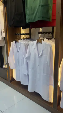 متوفر جميع أنواع اللابكوت والسكراب وكذالك طباعة وتطريز 😍🤍 للحجز والاستفسار يرجئ مراسلة الصفحة 💌  #مستلزمات_طبية #لابكوت #العراق #scrubs #explorepage 