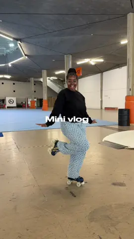 mini vlooog, en plus d’être maman, je suis étudiante et entrepreneure à mes temps perdus 😭 #unil #rollerskatejam #moreofneon #biology 