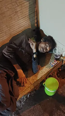 Thương ông nhiều lắm anh chị có duyên chia sẻ ít em thuê nhà trọ cho ông.A Di Đà Phật 