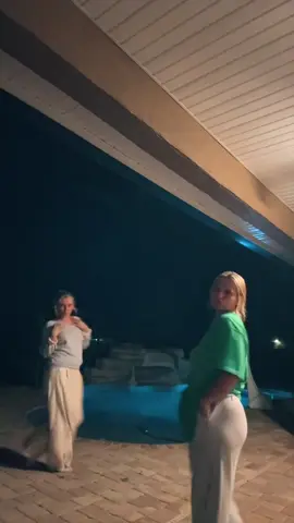 ooouuuu we ate #dancersoftiktok #fyp @baileigh.rose513 