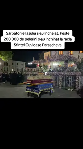 După o săptămână plină de rugăciune, procesiuni și emoție, Sărbătorile Iașului și hramul Sfintei Cuvioase Parascheva s-au încheiat. Potrivit datelor oficiale, în perioada 8–15 octombrie 2025, au fost înregistrate 1.128 de apeluri în „Telefonul Pelerinului”, însumând aproximativ 33 de ore de conversații. Astăzi, la ora 18, la rândul de închinare s-au aflat aproximativ 2.000 de persoane, iar peste 205.000 de credincioși trecuseră pe la racla Sfintei Parascheva. Ulterior, bilanțul final arată că peste 206.000 de pelerini s-au închinat la moaștele Sfintei, iar aproximativ 300.000 de persoane au participat, în total, la toate evenimentele și slujbele din aceste zile. Pentru a evita aglomerația și nemulțumirile celor aflați încă la rând, Catedrala Mitropolitană din Iași va rămâne deschisă toată noaptea, după reașezarea sfintelor moaște în interior. De la ora 19.30, pompierii ieșeni au precizat faptul că misiunea de coordonare a pelerinajului a fost declarată încheiată, iar în continuare Jandarmeria Iași gestionează activitățile din zonă pentru asigurarea ordinii publice. Sărbătorile din acest an s-au desfășurat în condiții de siguranță, cu sprijinul autorităților locale, al voluntarilor și al structurilor de ordine.  #iasi #ziarulxpress #stiri #judetuliasi🇷🇴 #iași❤🇷🇴 