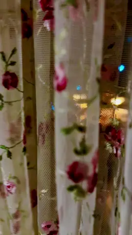 ولكني حقاً لم اعد أريد ان أنتظر اعتذارًا من احد ، ولا ردّ اعتبار، ولا استعادة حق، ولا تصحيح مواقف، ولا عودة غائب، لقد تعافيت تمامًا، غفرت، وسامحت ، وتعلّمت.. كل ما أرغب به أن يبقى هذا القلب آمنا من العَبث، وألا تمسّه يد لا تعرف كيف تصونه، وألا أخسر ما استعدته بشق النفس .#ياللأسى #💔 #مساء_الخير #رصيف_المتعبين 