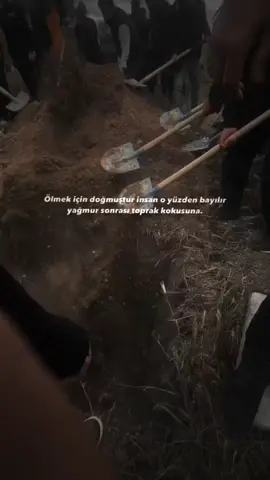 İnsan Allah’ın takdiriyle dünyaya gelir, bir ömür yaşar ve sonra ölür. Bu dünya hayatı geçicidir, asıl olan ahiret hayatıdır.  #ölümvar  #ölüm  #ahiret  #dünya  #mezarlık 
