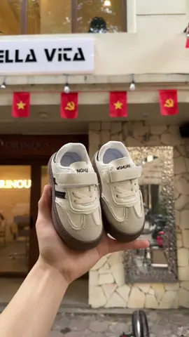 Giày thể thao bé trai basic dễ phối đồ #giaythethaochobe #giaythethaobetrai #giaytreem #giaythethaocaocap 