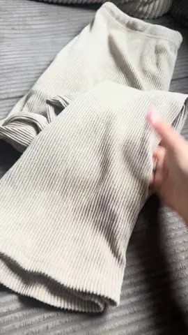 Super bequeme Hose mit hoher Taille und weitem Bein. Sehr günstig und eine tolle Qualität.❤️ überzeugt euch selbst 🛍️ #shop #hose #fyp #viral #tiktokshop 