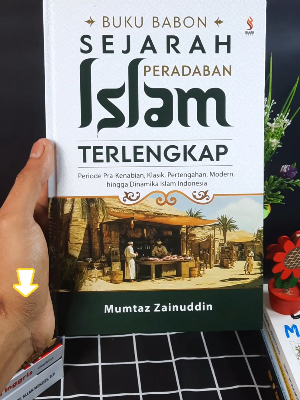 Buku ini mengulas perjalanan panjang sejarah peradaban Islam sejak masa Rasulullah hingga era modern. Pembaca diajak memahami perkembangan ilmu pengetahuan, politik, dan kebudayaan Islam yang membentuk dunia hingga kini. Cocok untuk pelajar dan pecinta sejarah Islam.  #SejarahIslam #PeradabanIslam #BukuIslami  #cuanmaksimal 