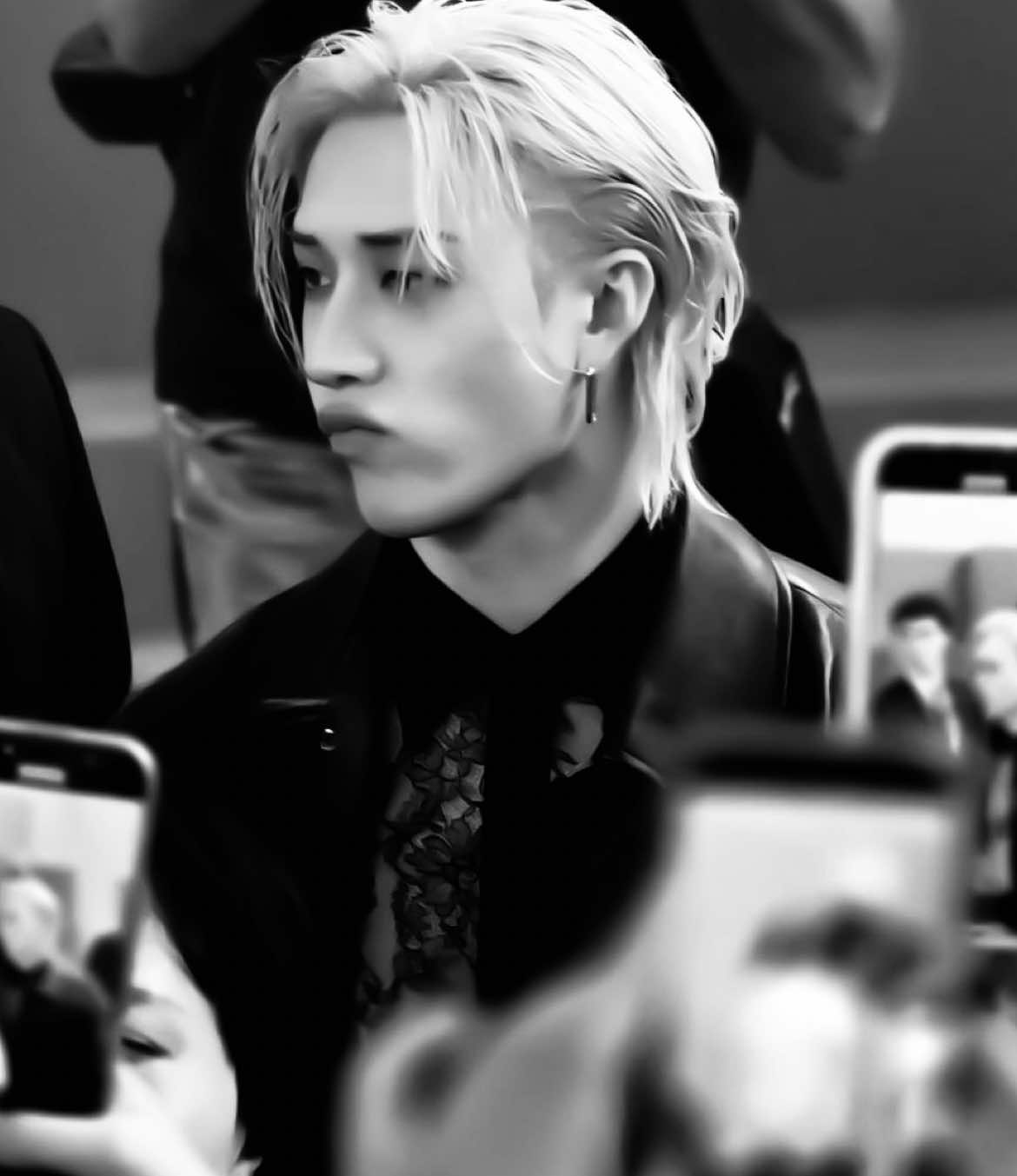 THAT DAMN LOOK OM HIS FACE LOOK AT ME LIKE THAT PLS#BANGCHAN #bangchanedit #fyp #foryou #viral 