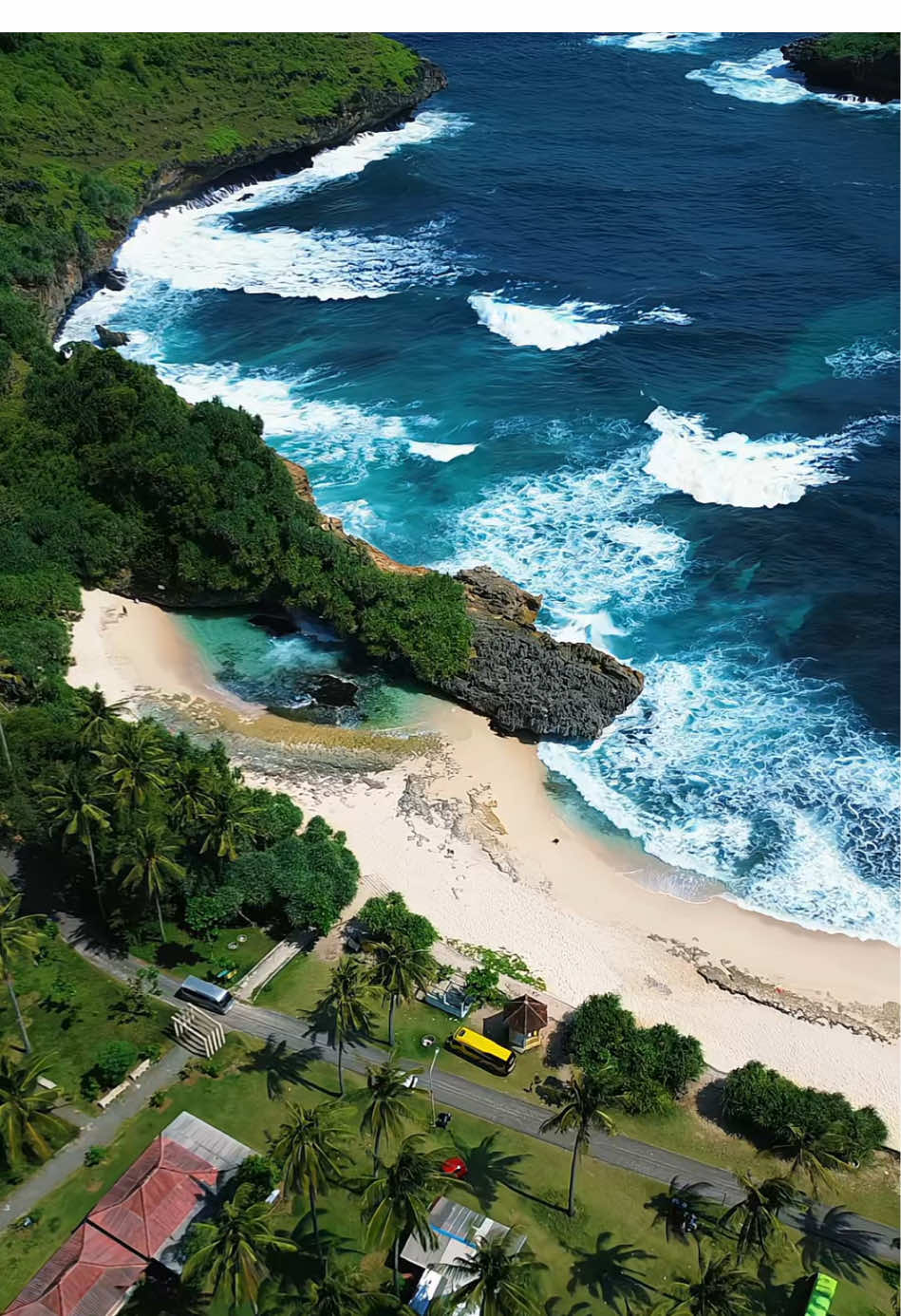 pantai srau, pacitan #pantai #beachvibes #pantaisraupacitan #pacitan #foryou 