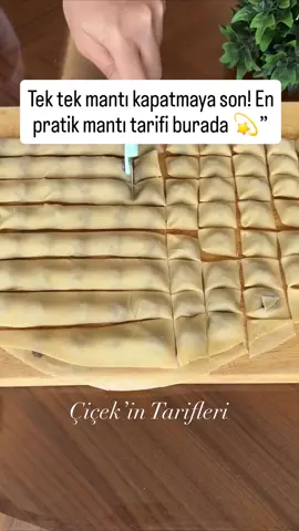 🍽️ MANTI (En Kolay Yöntem!) 😍 Hiç tek tek mantı kapatmadan, dakikalar içinde nefis mantı yapmaya ne dersiniz? 👌💫 Kaydetmeyi ve denemeyi unutmayın! 💕 @cicekintarifleri📸 --- 🧂 Hamur İçin: 🥣 4 su bardağı un 💧 1 su bardağı su 🥚 2 büyük yumurta (L boy) 🧂 1 tatlı kaşığı tuz --- 🥩 İç Harcı İçin: 🍖 350 gr yağsız kıyma 🧅 1 soğan (rendelenmiş) 🧂 1 tatlı kaşığı tuz 🌶️ 1 tatlı kaşığı pul biber 🌿 1 tatlı kaşığı nane --- 🍅 Sosu İçin: 🧈 1 yemek kaşığı tereyağı 🫒 2 yemek kaşığı zeytinyağı 🥄 1 yemek kaşığı salça 💧 Kıvamı açmak için biraz su --- 👩‍🍳 Yapılışı: ✨ Unu yoğurma kabına alın, ortasını çukurlaştırın. ✨ Ortasına yumurta, su ve tuzu ekleyip sert bir hamur yoğurun. ✨ Üzerini kapatıp 10 dk dinlendirin. ✨ İç harcı için tüm malzemeleri karıştırın. ✨ Hamuru 4 parçaya bölün, her birini incecik açın. ✨ Hamurun yarısına aralıklı şekilde iç harçtan koyun. ✨ Üst kısmı kapatın, rulet yardımıyla kesin. (Her yeri kapanıyor 💪) ✨ Mantıların yapışmaması için unlayın. ✨ Kaynar tuzlu suda 10-12 dk pişirin. ✨ Dilediğiniz gibi servis edin 😋 --- 💫 Afiyet Olsun! 🥰 ❤️ Kaydet ➕ Denediğinde beni etiketle! --- #mantı #mantıtarifi #kolaymantı #pratiktarifler #evyapımımantı          yok