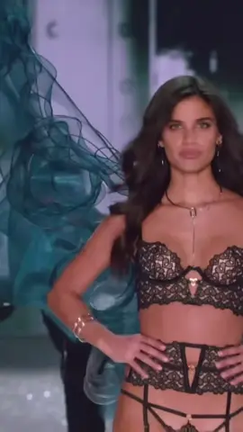 #SaraSampaio lief 2016 auch über den Laufsteg für #VictoriaSecret. 👀💕 #VSFS #VSFashionShow 