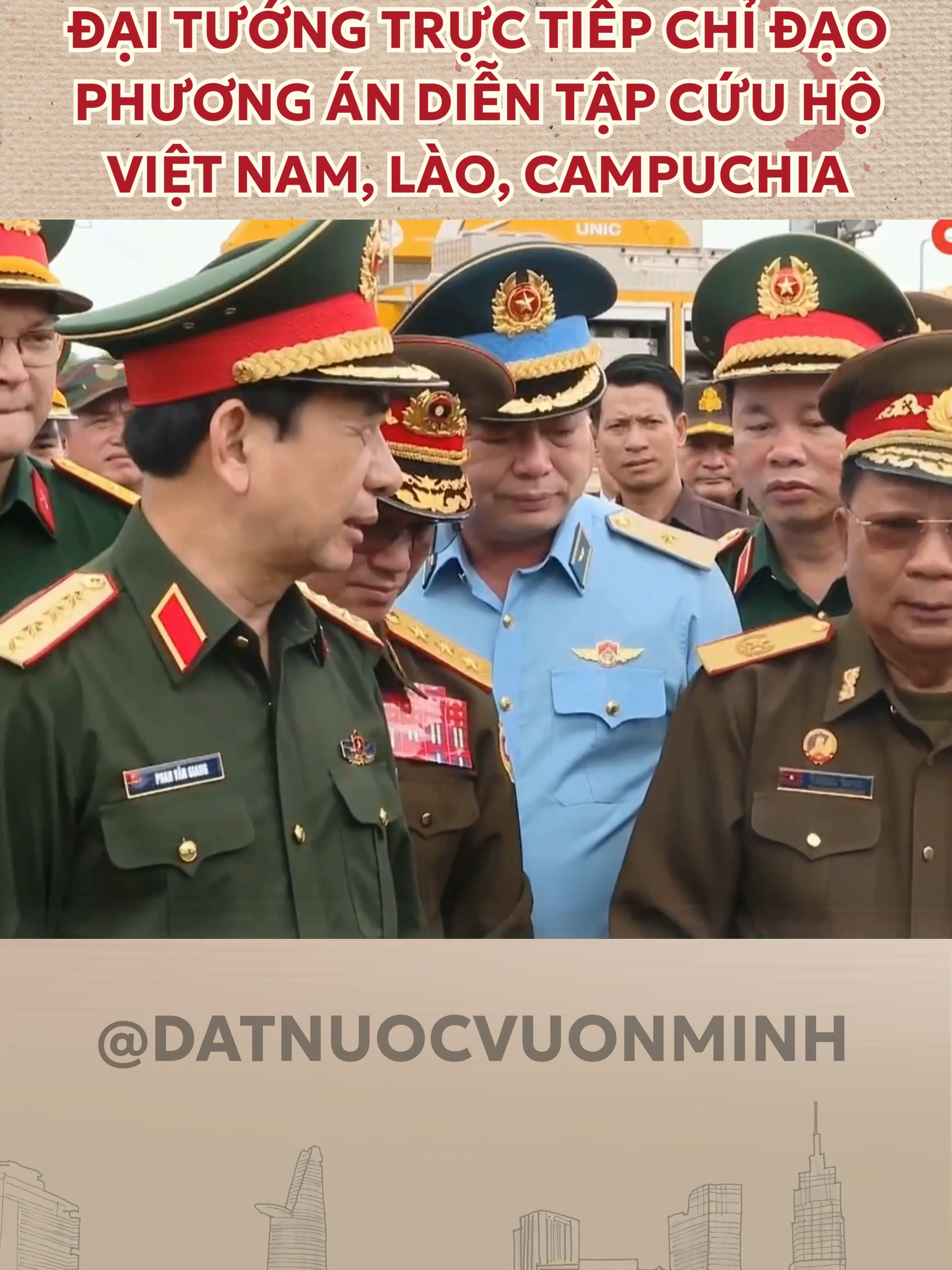 Đại tướng Phan Văn Giang hướng dẫn cách đi xuồng cứu hộ #phanvangiang #daituongphanvangiang #quandoi #qdnd #qdndvn