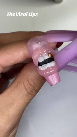 Absolutely love it! 🤩 Can we do a creepy one for Halloween 😀🤩🤩 #nails #lipnails #nailinspo #nailtech #diynails 