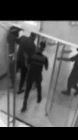 ‏#دويتو مع @الشحي ⁷⁰² #منتخب_الامارات نتاريكم في بوظبي يه جمهور قطر 🇶🇦 حياكم الله في جحيم 