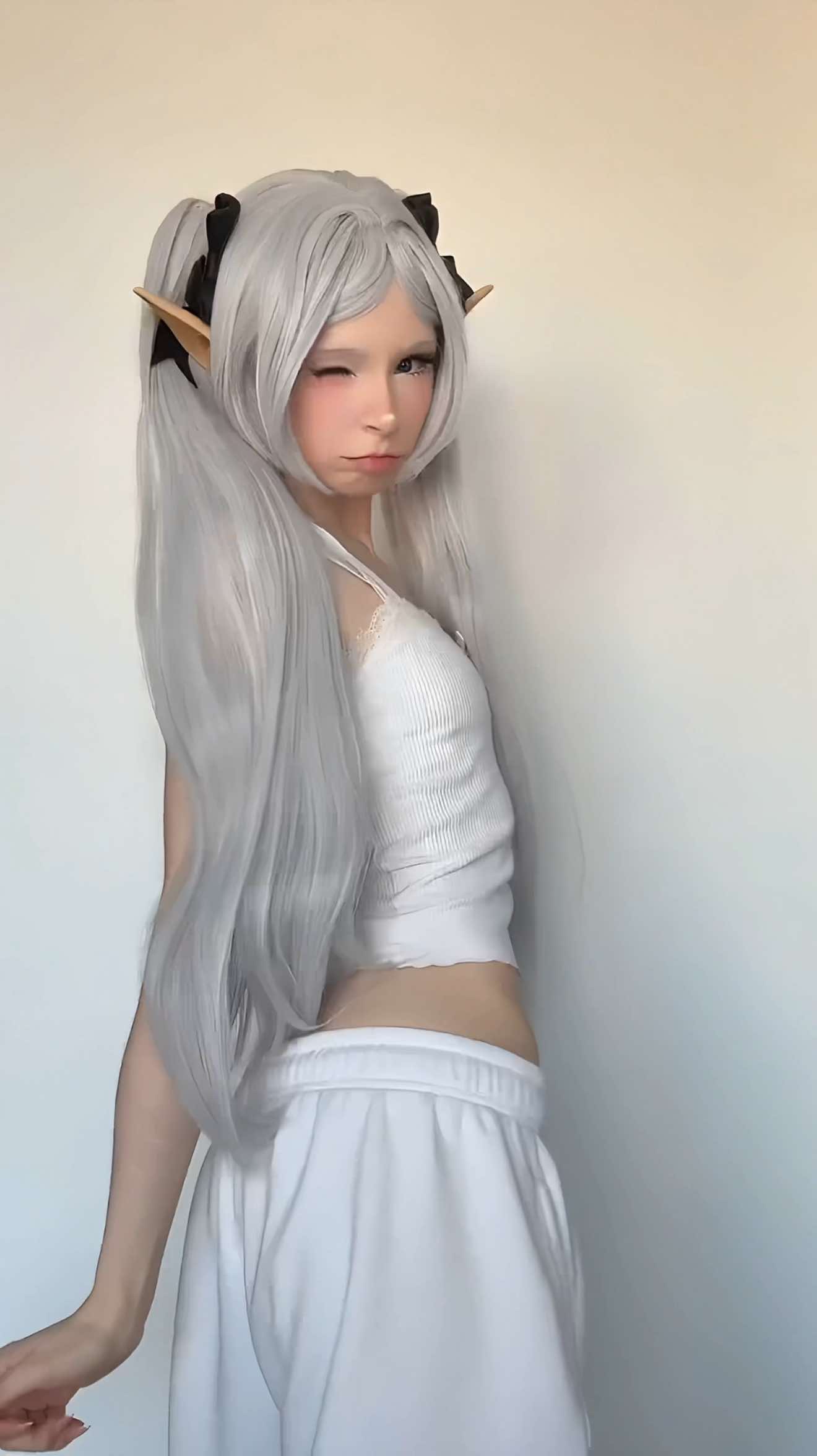 chat are u team elf girl or cat girl?? 👀                  (or femboy) #frierenbeyondjourneysend #cosplay #anime #frieren #cosplayer 