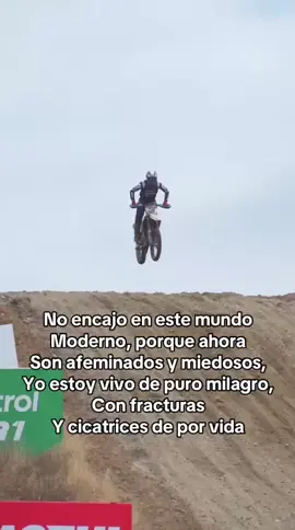 Ajajajaja y con 5 de las 7 vidas que me queda 🤣🤣 #humor #viraltiktok #moto #fyp 