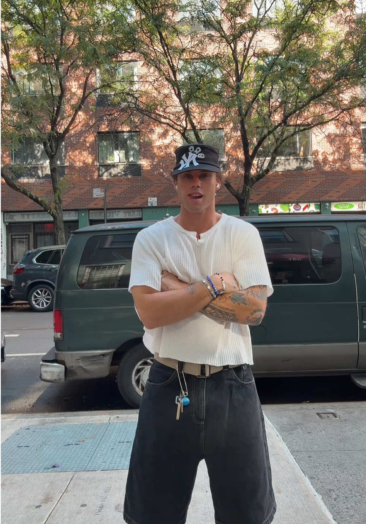 Couldn’t pass up the opportunity #whitetee #fashion #nyc #outfit 