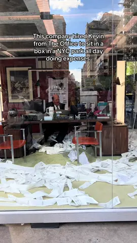 Fun marketing stunt from @Ramp with @Brian Baumgartner #theoffice #marketing #outofhomeadvertising #theofficeus 