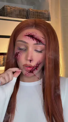 A little help please..😶😱 ⚠️sfx makeup⚠️ #halloweenmakeup #sfxmakeup #halloween2025 #halloweencostume #creativemakeup 