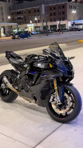 R1m🖤 #R1Addicts #YamahaR1 #biker #bikelife #motorcyle 