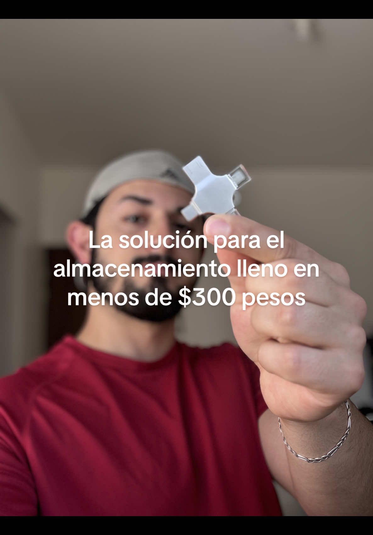 ¿Sin espacio en tu celular o laptop? Esta memoria externa de 1TB es la forma más práctica de liberar almacenamiento y llevar tus archivos a donde vayas. Con cuatro tipos de entrada, se conecta fácilmente a celulares, tablets, PC y laptops, haciendo que guardar, transferir o respaldar información sea rápido y seguro. Ideal para viajes, trabajo o creación de contenido. Compacta, ligera y funcional: la herramienta que todo usuario digital necesita para mantener su contenido siempre accesible. #memoria1tb #almacenamientointeligente #gadgetsutiles #tecnologiaportatil #creaciondecontenido 
