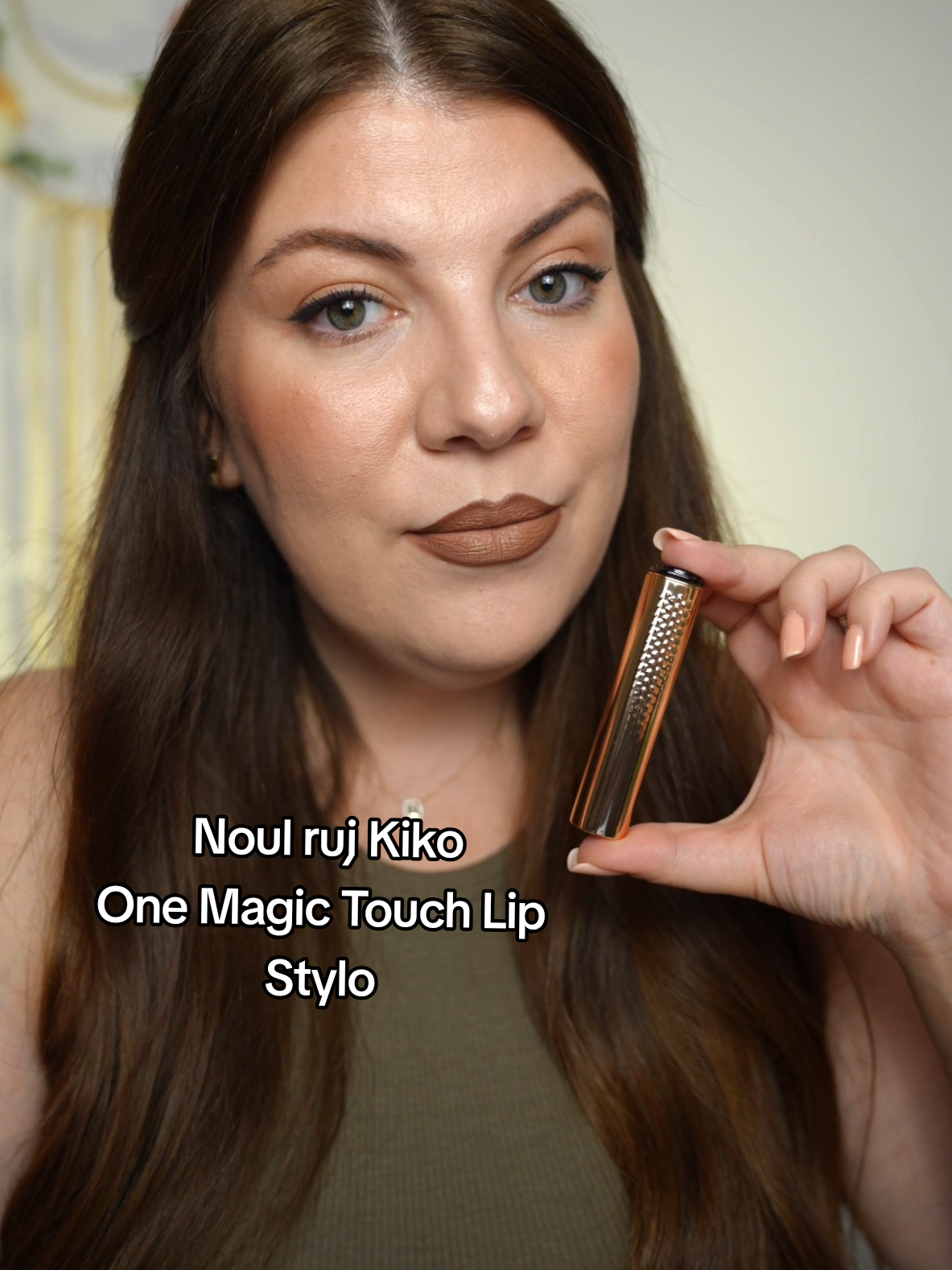 Noul ruj Kiko - One Magic Touch Lip Stylo nuanța 01 🤎 Cu siguranță are cel mai frumos ambalaj dar și rujul este foarte hidratant și rezistă foarte bine pe buze ☺️  @KIKO Milano  #makeup #kikomilano #lipcombo 