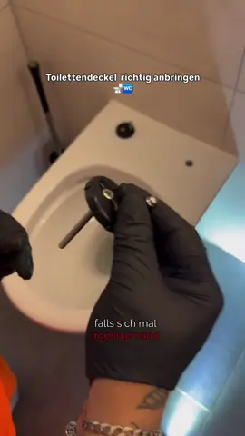 Auch ein wichtiger Bestandteil unserer Arbeit: alles wieder an den richtigen Platz zu bringen, die Toiletten bei den Kunden ordentlich anzumontieren und alles sauber wieder zu hinterlassen.