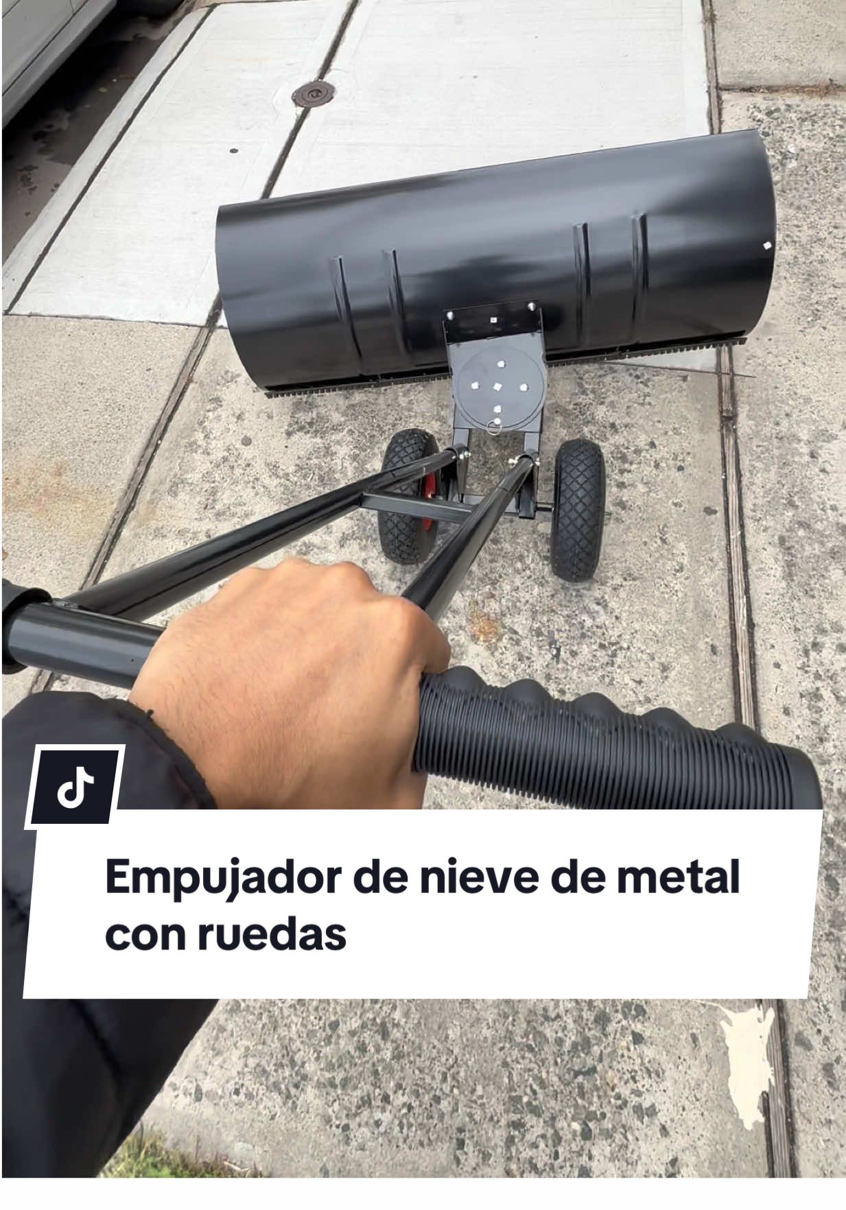 Metal Snow Pusher with Wheels 😃❄️‼️#snowpusher #TikTokShopRestock #TikTokShopBlackFriday #TikTokShopCyberMonday #TikTokShopFallDealsForYou 