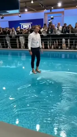 🛑TECHNOLOGIE🦠➡️une chaussure pour marcher sur l'eau😱#pourtoi#viralvideo#fyp#tendance 