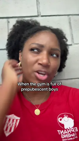 They don’t know what deodorant is yet and it’s real funky in this gym. 🫠#devynrobinson #fypシ #LanguageLearning #screamqueens 