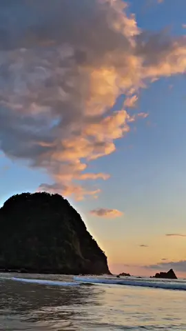 #pantaivibes #sunset #nyore #fyppppppppppppppppppppppp #pantaipulaumerahbanyuwangi 