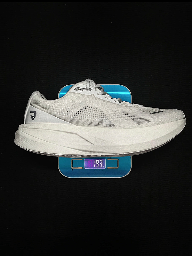 Dynafish Xiaonian  Size 42 US9 : 193g No plate Upper: Enhanced woven Laces : Non- serrated Tounge: Gussetted  Stack : 41-34mm Midsole : A19 TPEE  Outsole: CPU #Running #marathon #kasutlari #runningshoes #jomlarisama 