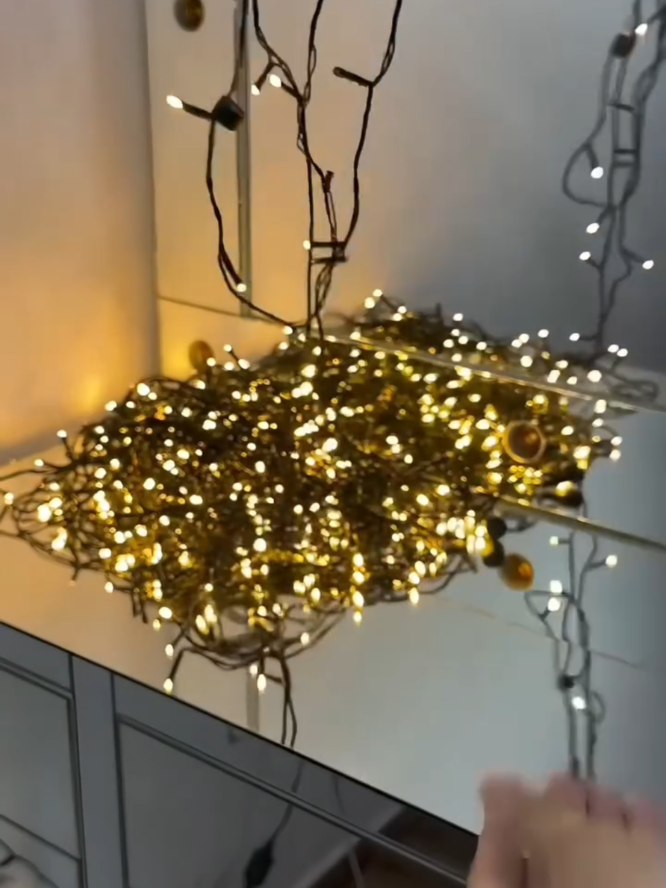 (LINK NOS COMENTÁRIOS) 🌟 Deixe seu Natal ainda mais mágico! Adicione o Cordão LED Strobo Pisca Pisca na sua árvore ou decoração e crie um clima festivo em segundos 🎄✨ 🎁 Aproveite e ilumine sua casa com estilo! #CordãoLED #PiscaPiscaNatal #DecoraçãoNatalina #ÁrvoreDeNatal #LuzesDeNatal 